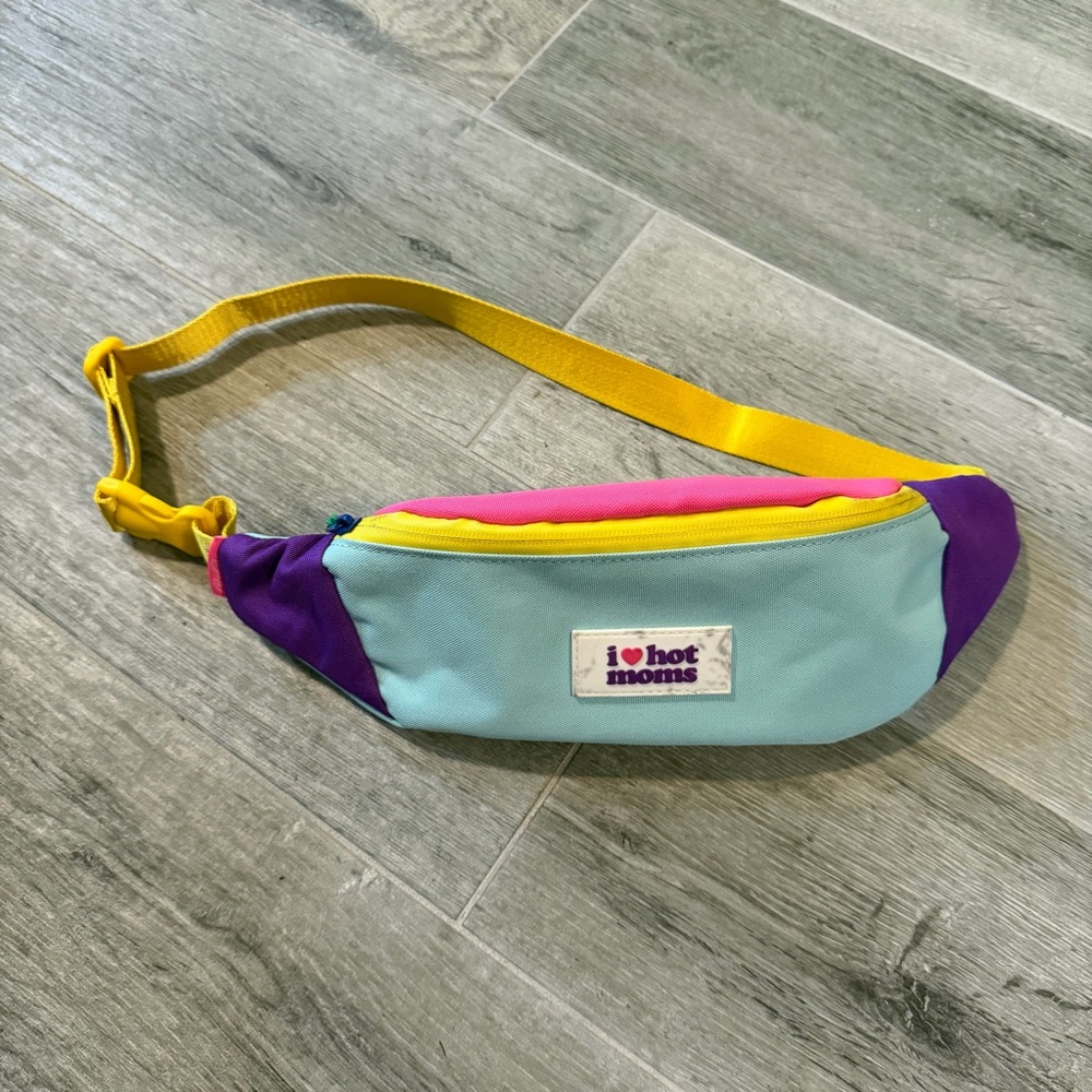 Danny Duncan I Love Hot Moms
Fanny Pack 90s Retro